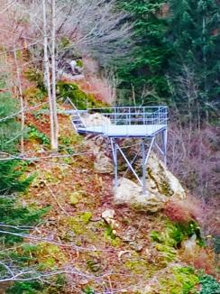 Panorama Iadolina: Turiştii pot admira cascada de pe o platformă suspendată (FOTO)